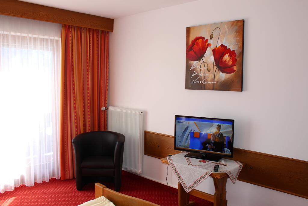 Alpenmotel Saeuling Pinswang Bagian luar foto