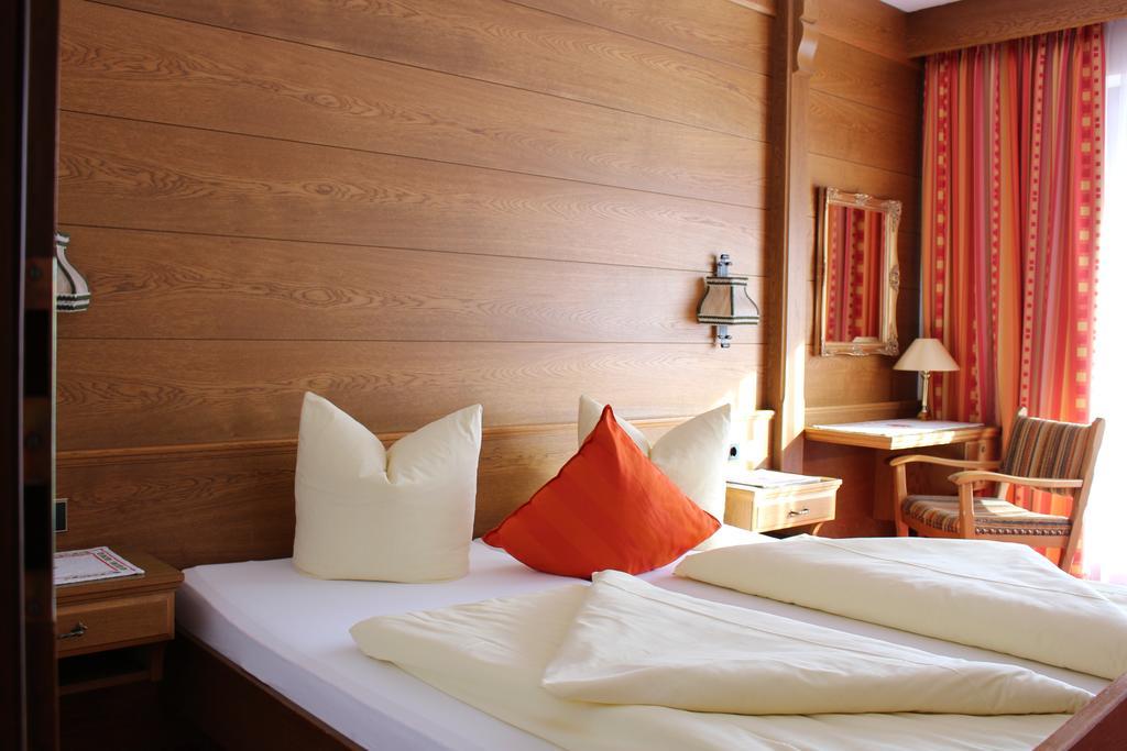 Alpenmotel Saeuling Pinswang Bagian luar foto