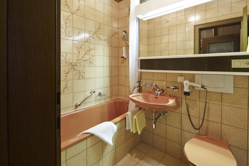 Alpenmotel Saeuling Pinswang Ruang foto
