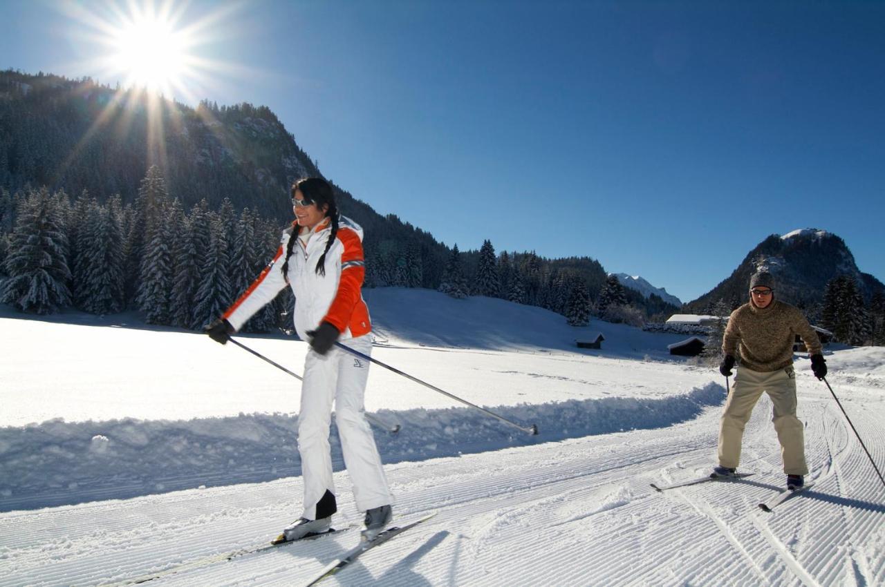 Alpenmotel Saeuling Pinswang Bagian luar foto